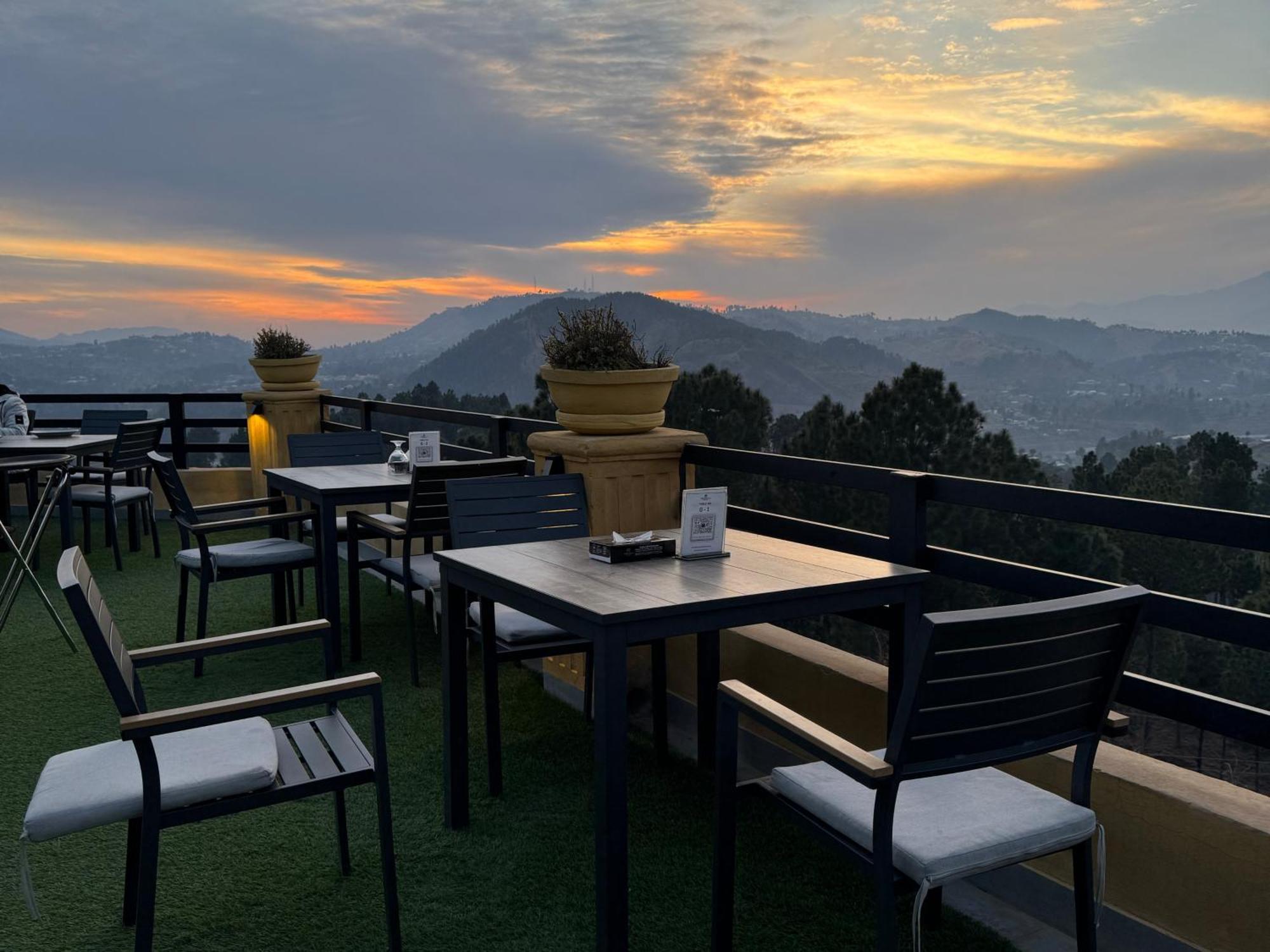 Hidden Hills Hotel & Resort Mansehra Exterior foto